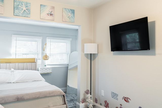 4327 17TH AVENUE S, St Petersburg, FL 33711