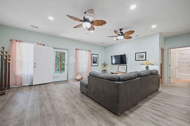 818 Frasier Lane, Pineville, SC 29468