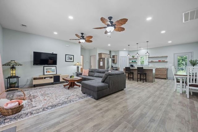 818 Frasier Lane, Pineville, SC 29468