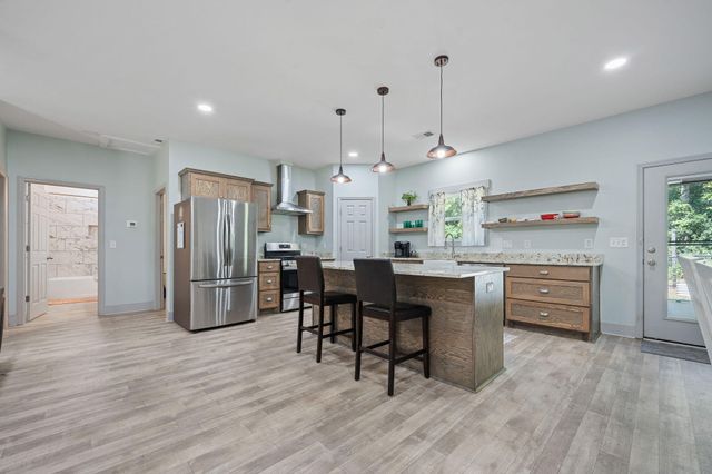 818 Frasier Lane, Pineville, SC 29468