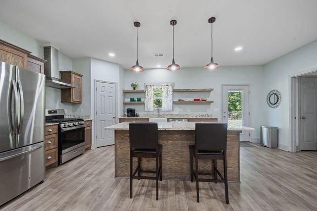 818 Frasier Lane, Pineville, SC 29468