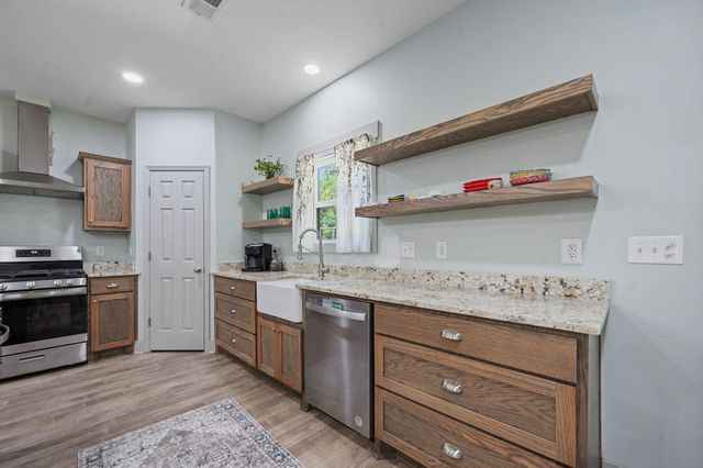 818 Frasier Lane, Pineville, SC 29468