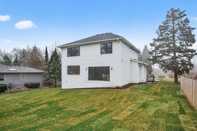 5319 Glenwood Avenue, Golden Valley, MN 55422