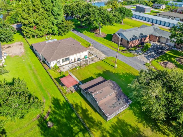 102 E 42nd St, Cut Off, LA 70345