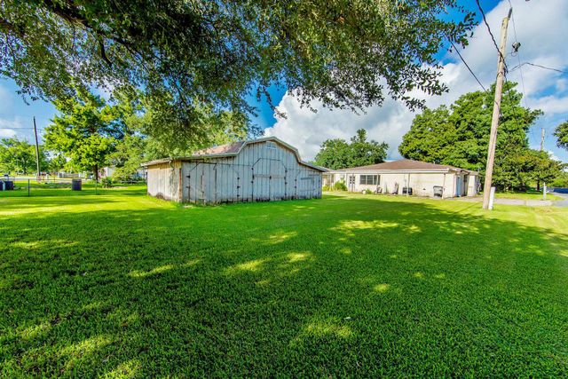 102 E 42nd St, Cut Off, LA 70345