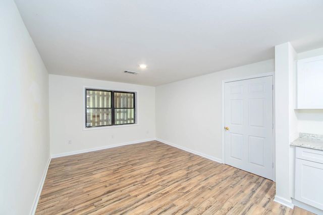 102 E 42nd St, Cut Off, LA 70345