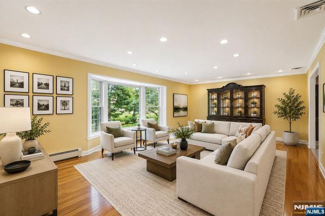 400 Faletti Circle, River Vale, NJ 07675
