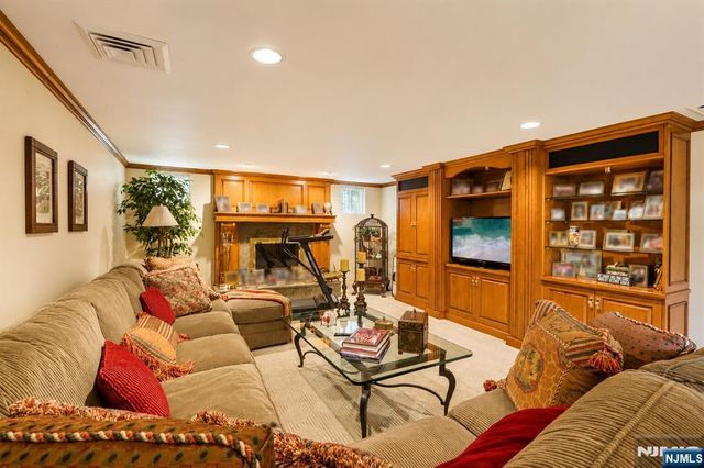400 Faletti Circle, River Vale, NJ 07675