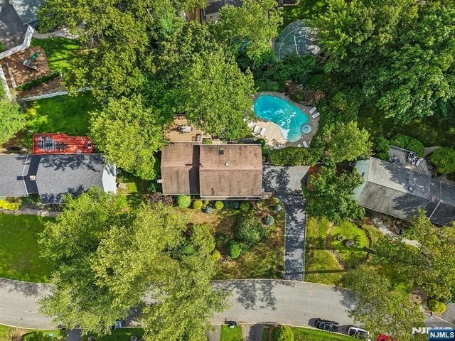 400 Faletti Circle, River Vale, NJ 07675