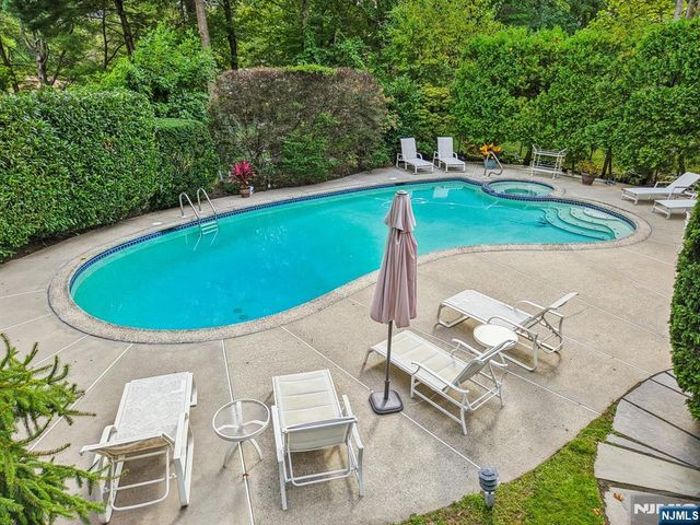 400 Faletti Circle, River Vale, NJ 07675