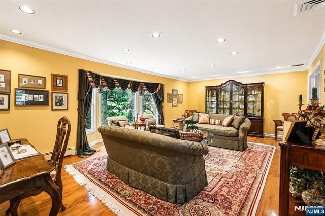 400 Faletti Circle, River Vale, NJ 07675