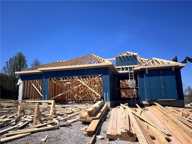 500 Bentwater Drive, Raymore, MO 64083