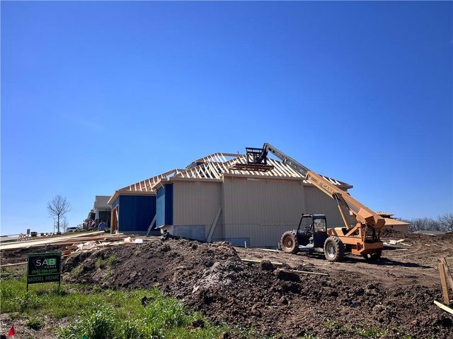 500 Bentwater Drive, Raymore, MO 64083