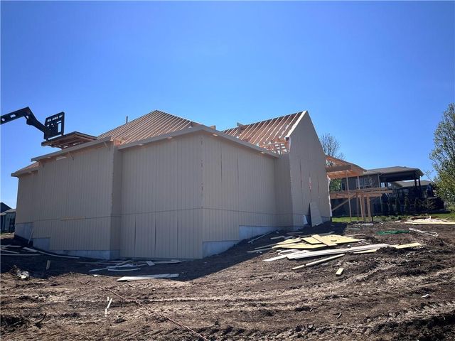 500 Bentwater Drive, Raymore, MO 64083
