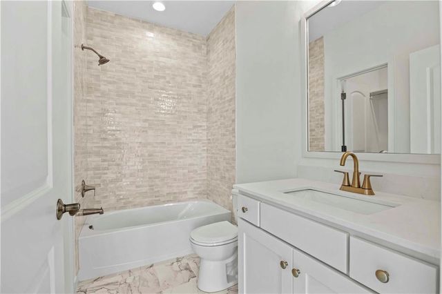 500 Bentwater Drive, Raymore, MO 64083