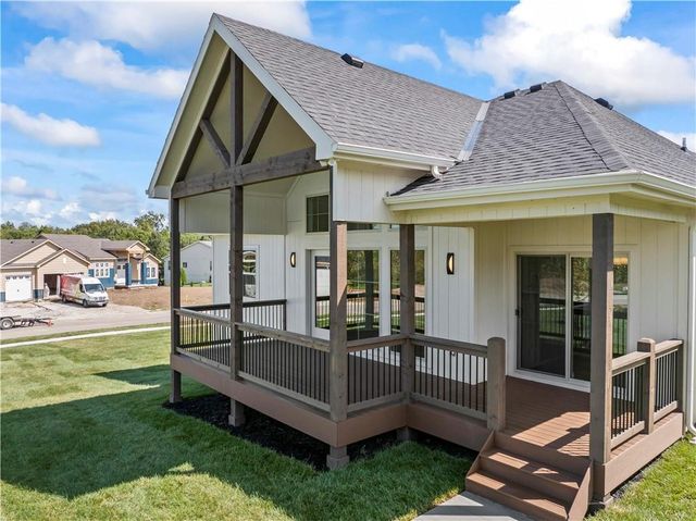 500 Bentwater Drive, Raymore, MO 64083