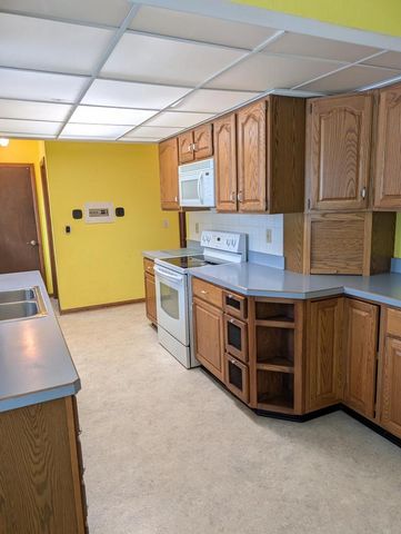 W148N8147 University DRIVE, Menomonee Falls, WI 53051