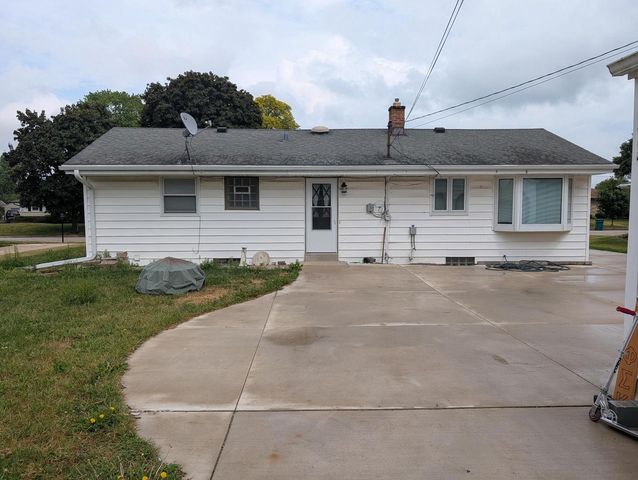 W148N8147 University DRIVE, Menomonee Falls, WI 53051