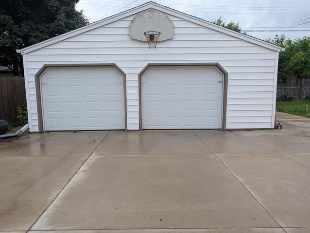 W148N8147 University DRIVE, Menomonee Falls, WI 53051