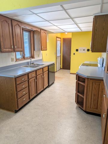 W148N8147 University DRIVE, Menomonee Falls, WI 53051