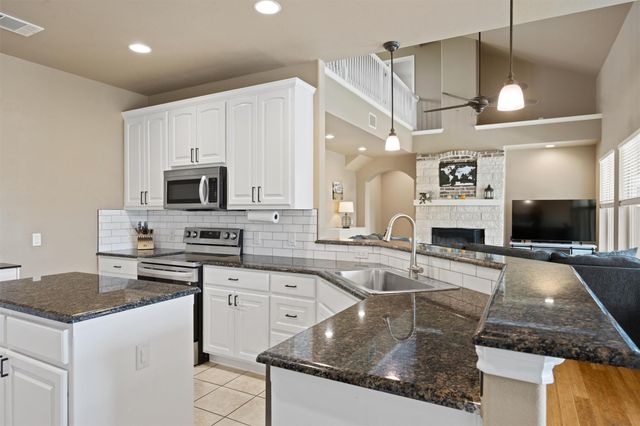 208 Dawn DR, Liberty Hill, TX 78642