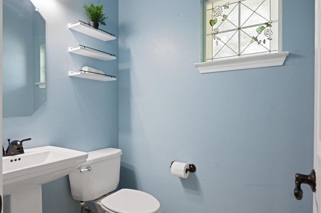 208 Dawn DR, Liberty Hill, TX 78642