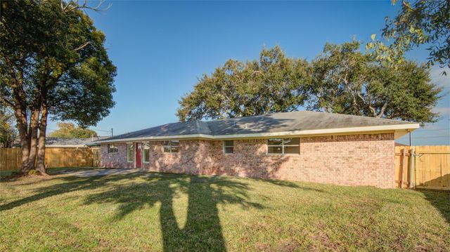 3416 Walnut Drive, Bay City, TX 77414