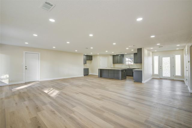 3416 Walnut Drive, Bay City, TX 77414