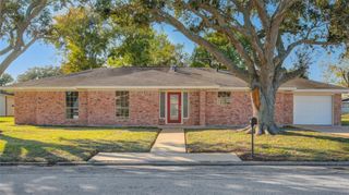3416 Walnut Drive, Bay City, TX 77414
