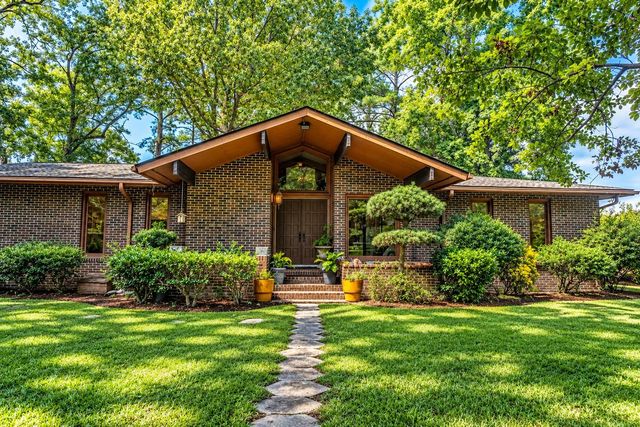 1749 Cliffwood Dr., Myrtle Beach, SC 29572