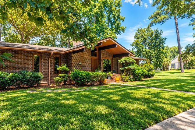 1749 Cliffwood Dr., Myrtle Beach, SC 29572