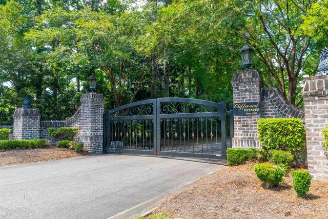1749 Cliffwood Dr., Myrtle Beach, SC 29572