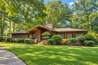 1749 Cliffwood Dr., Myrtle Beach, SC 29572