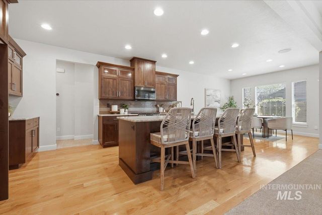 297 W Producer Dr, Meridian, ID 83646