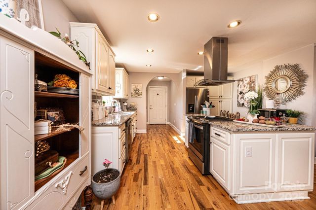 96 Stable Brook Lane, Taylorsville, NC 28681