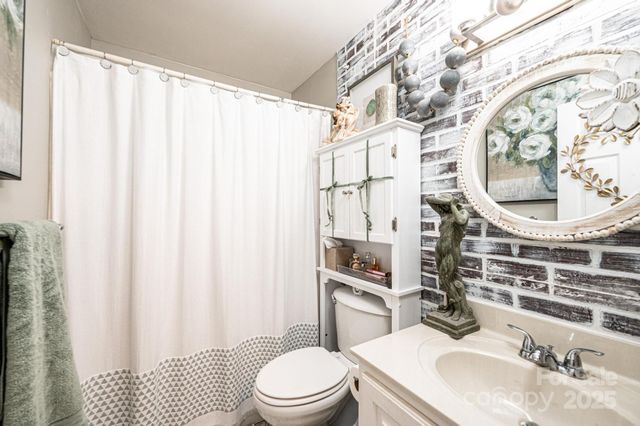 96 Stable Brook Lane, Taylorsville, NC 28681