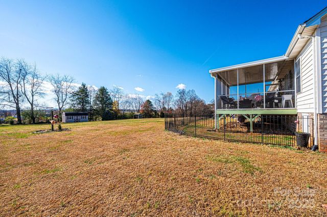 96 Stable Brook Lane, Taylorsville, NC 28681