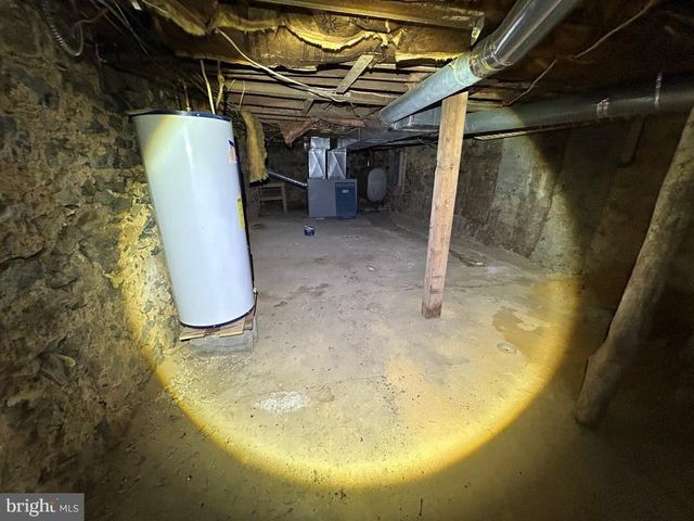 21 N QUEEN ST, Shippensburg, PA 17257