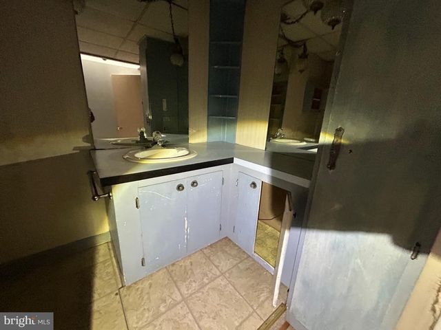 21 N QUEEN ST, Shippensburg, PA 17257