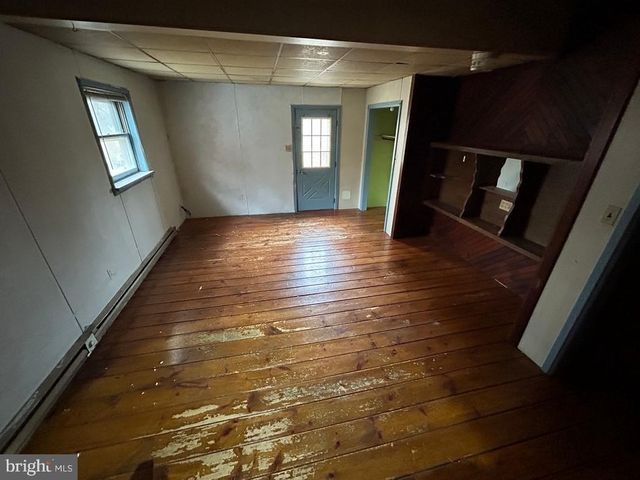 21 N QUEEN ST, Shippensburg, PA 17257