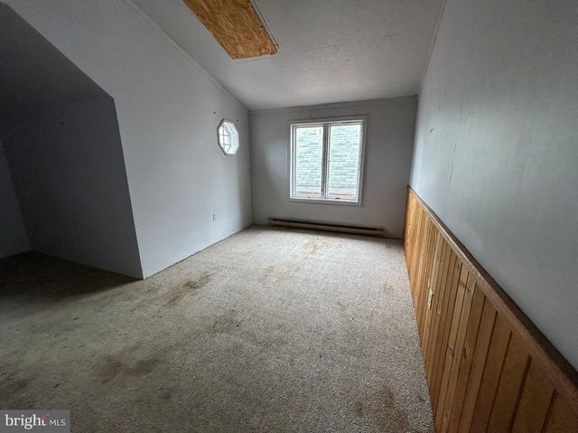 21 N QUEEN ST, Shippensburg, PA 17257