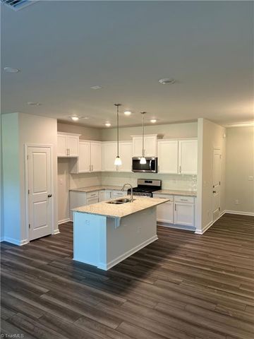 914 Lampton Court, Jamestown, NC 27282