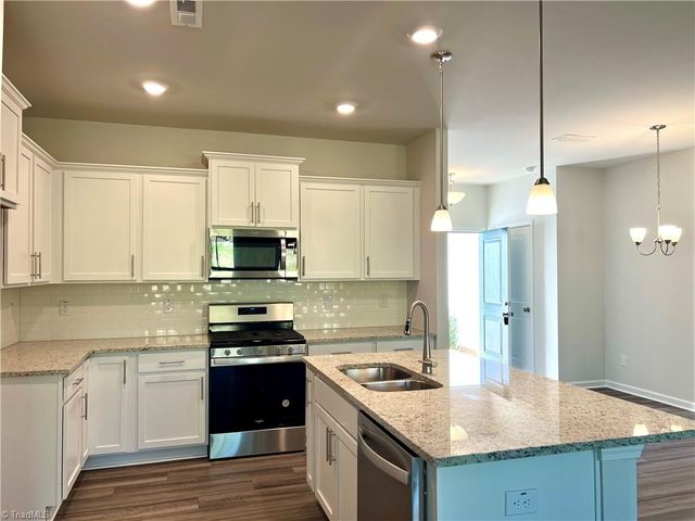 914 Lampton Court, Jamestown, NC 27282