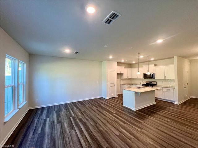 914 Lampton Court, Jamestown, NC 27282