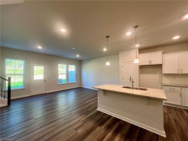 914 Lampton Court, Jamestown, NC 27282