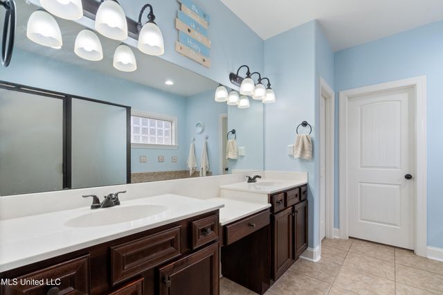 6825 W Hawks Crossing Drive, Olive Branch, MS 38654