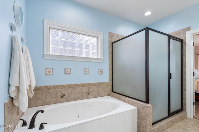 6825 W Hawks Crossing Drive, Olive Branch, MS 38654