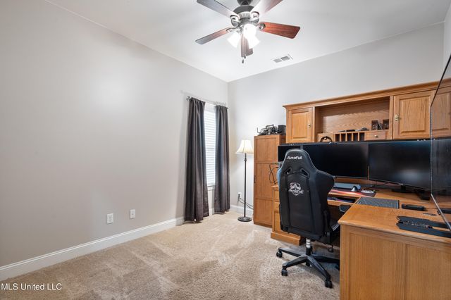 6825 W Hawks Crossing Drive, Olive Branch, MS 38654