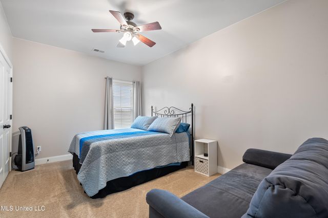 6825 W Hawks Crossing Drive, Olive Branch, MS 38654