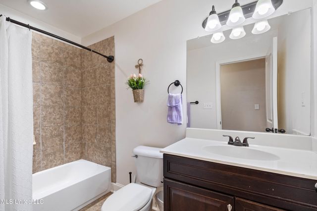 6825 W Hawks Crossing Drive, Olive Branch, MS 38654